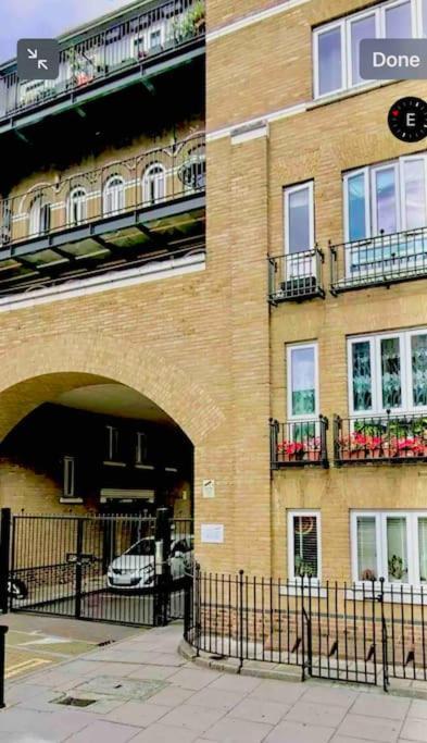A Beautiful Stylish 2 Bedroom Apartment -City Of Лондон Экстерьер фото