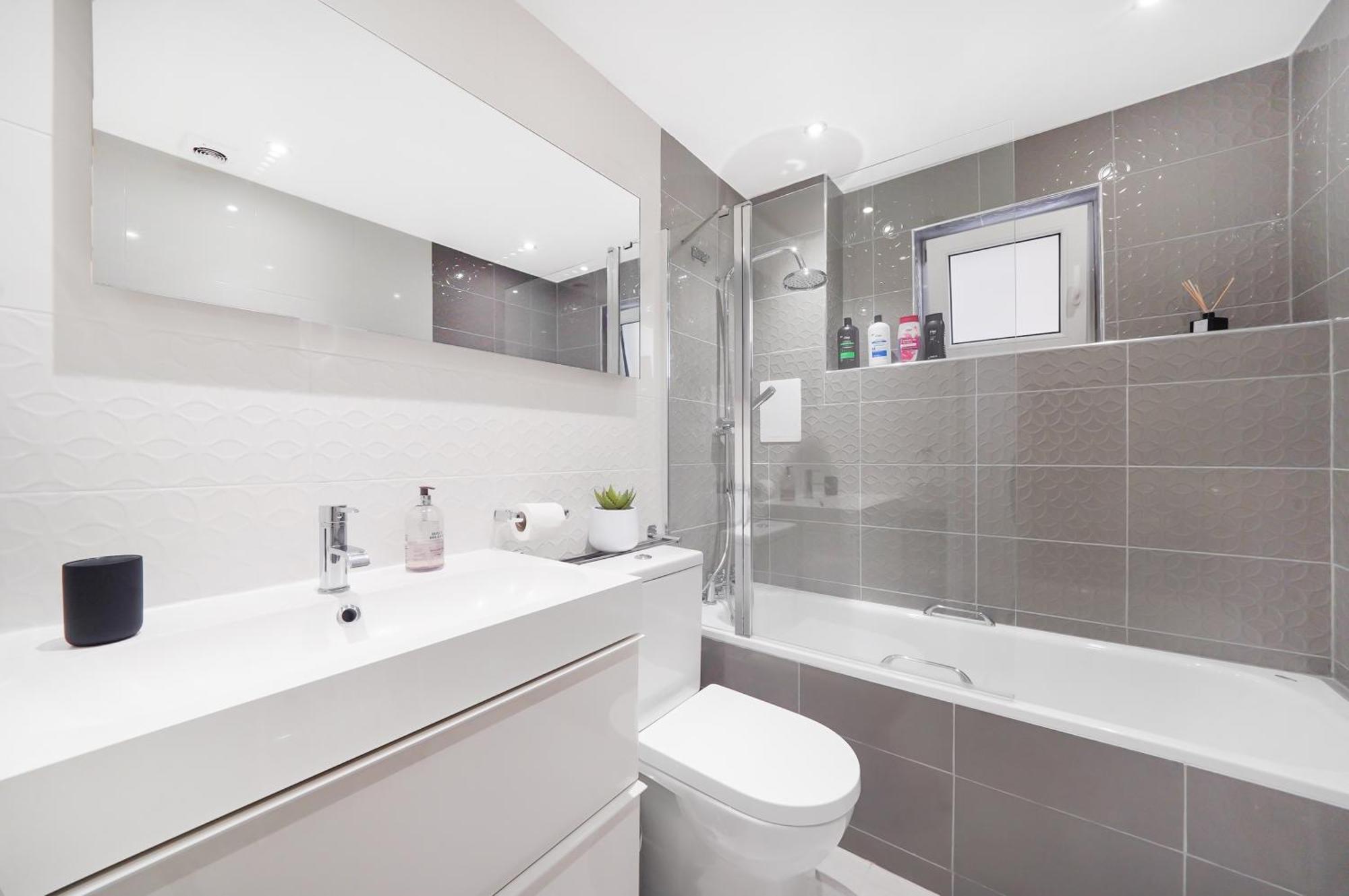 A Beautiful Stylish 2 Bedroom Apartment -City Of Лондон Экстерьер фото